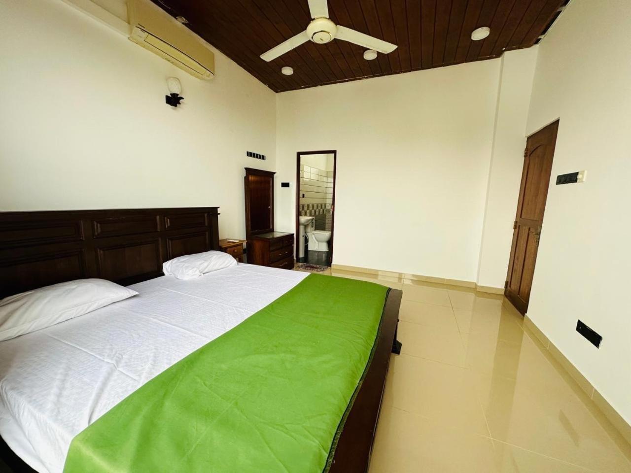 Green Tree Apartments Дехивала-Маунт-Лавиния Экстерьер фото